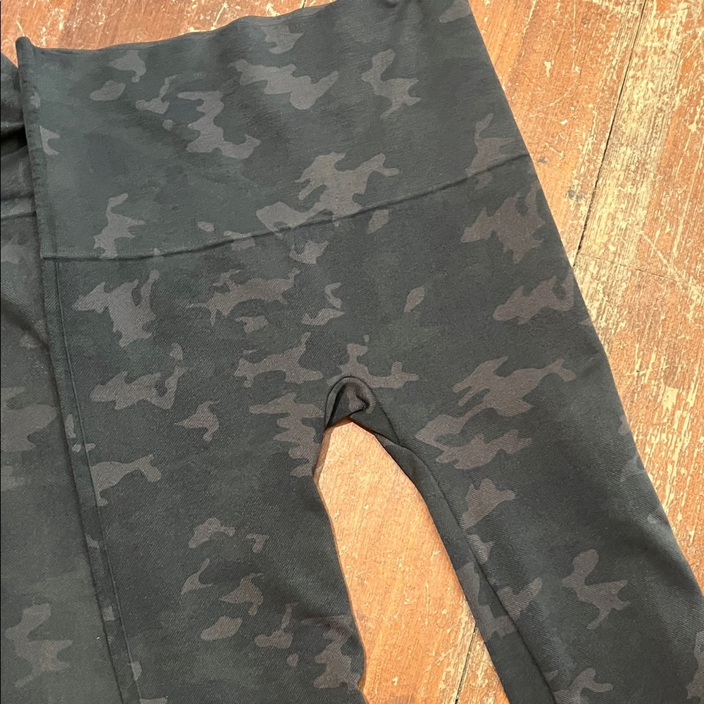 🌻3/$15🌻 Bundle Bagatelle Dark Camouflage Leggings - Picture 4 of 8